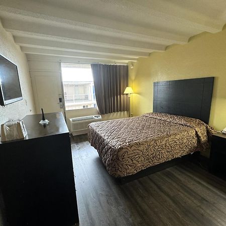 James River Inn & Suites Ньюпорт-Ньюс Экстерьер фото