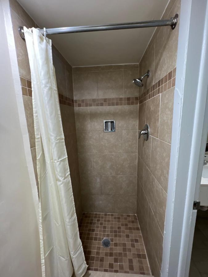James River Inn & Suites Ньюпорт-Ньюс Экстерьер фото