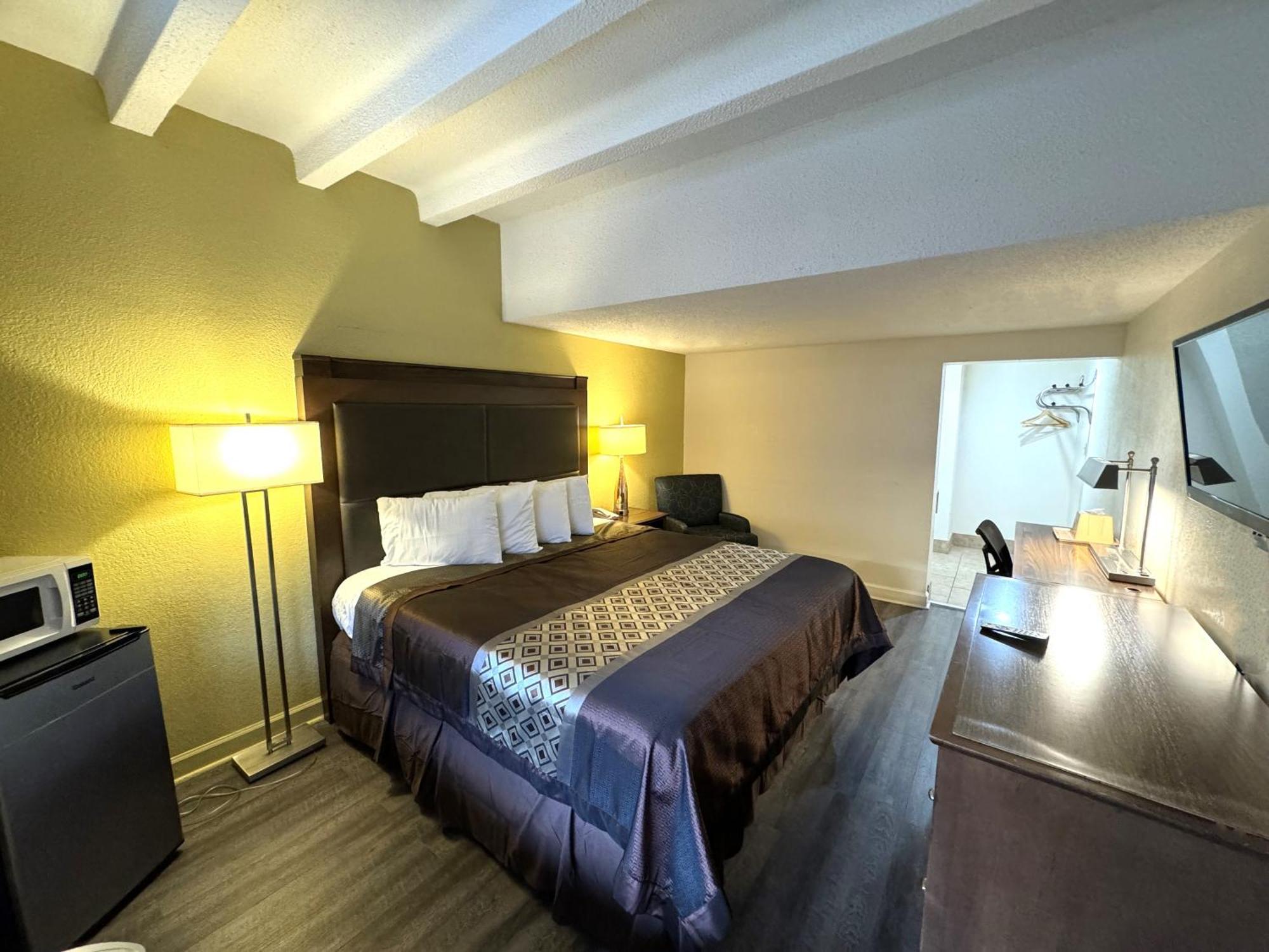 James River Inn & Suites Ньюпорт-Ньюс Экстерьер фото