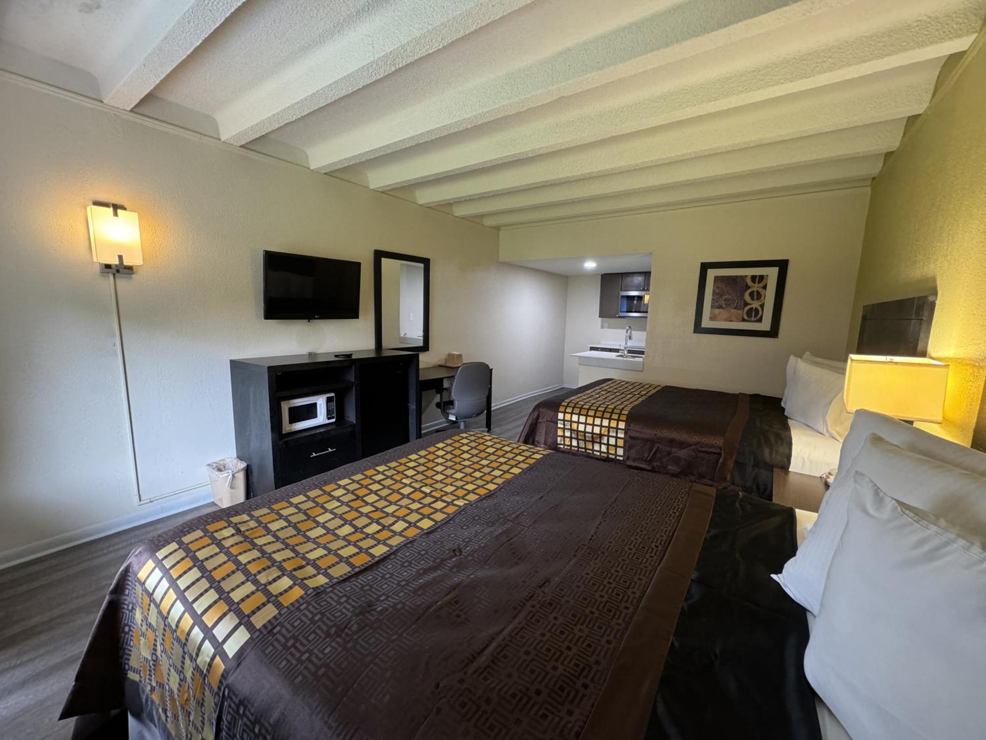 James River Inn & Suites Ньюпорт-Ньюс Экстерьер фото